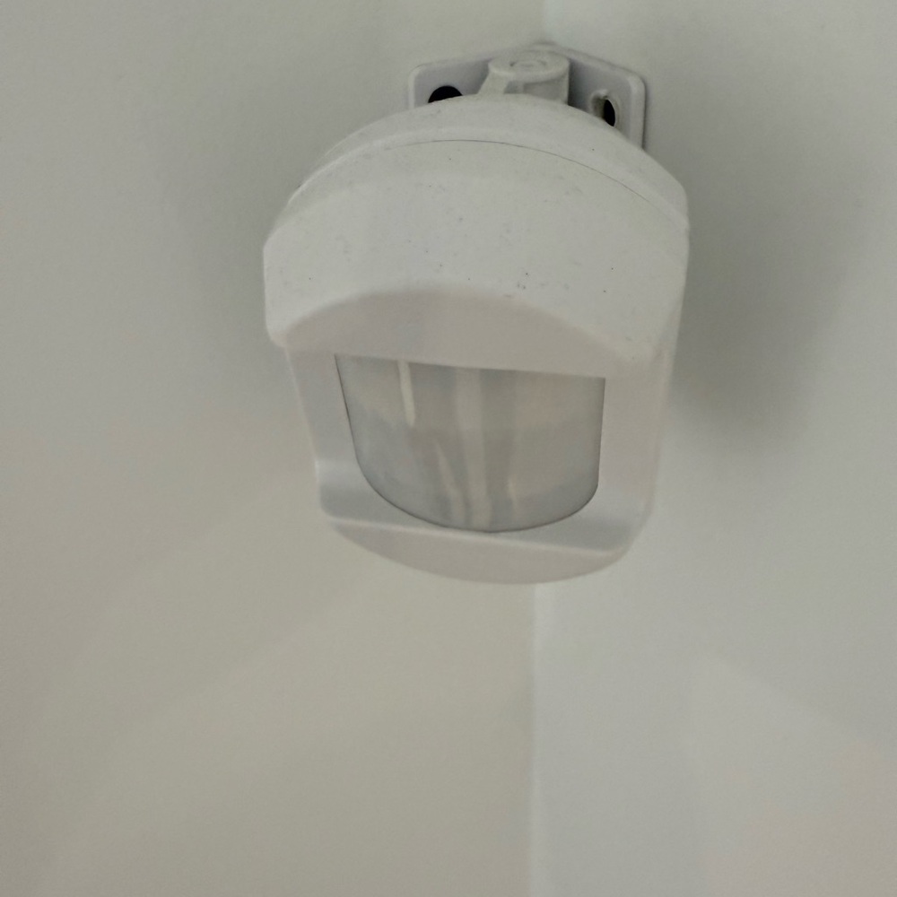 White Motion Sensor - Picture 2 of 5